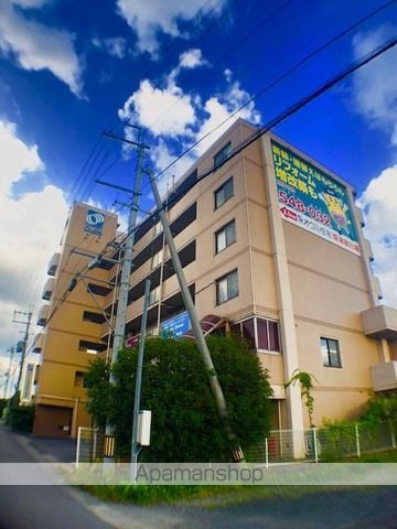 オウミ住宅ビルの外観写真