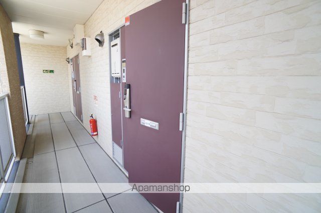 レオパレスカーサの玄関写真