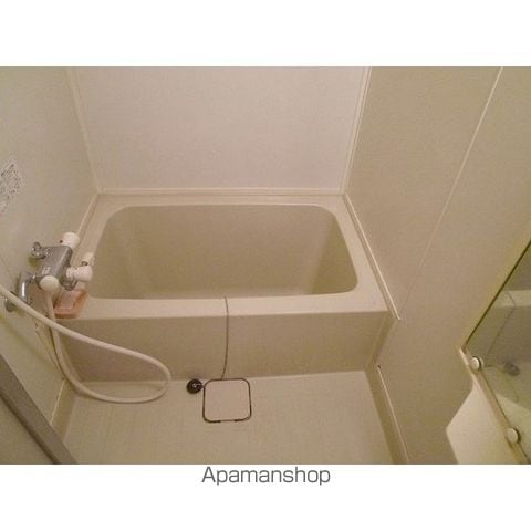 グローリアス川沿の内装写真