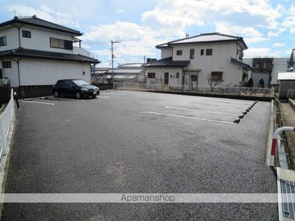 山梨県甲斐市竜王[1R/32.9m2]の駐車場2