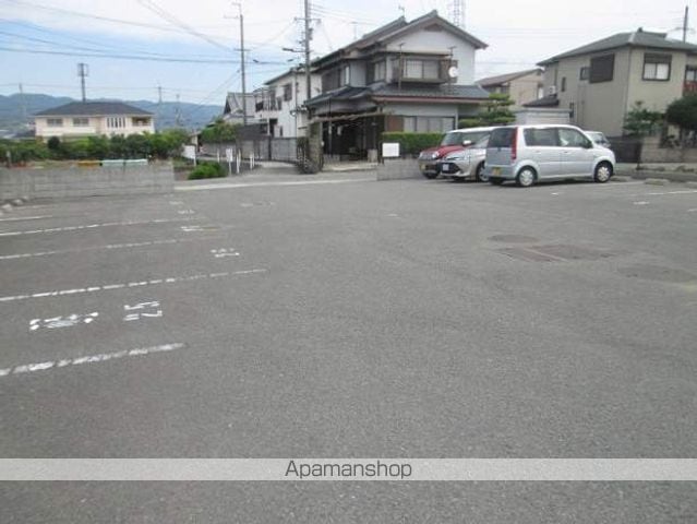 レオパレス岩出上野の玄関写真