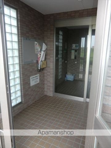 コテエイジ西中の玄関写真
