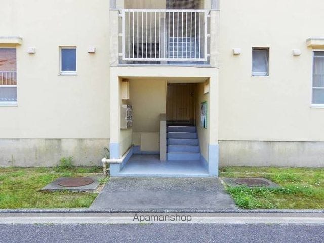 ビレッジハウス外町1号棟の玄関写真