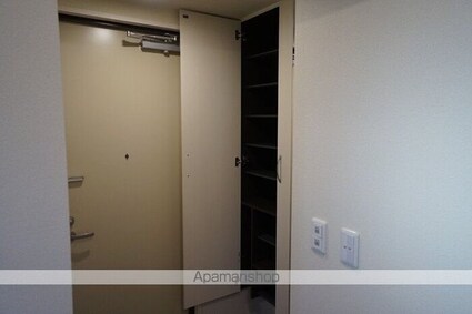 サンプラス[2LDK/55.28m2]の玄関