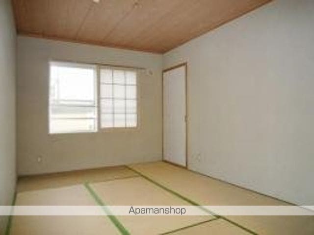 山鼻コンパウンドの内装写真