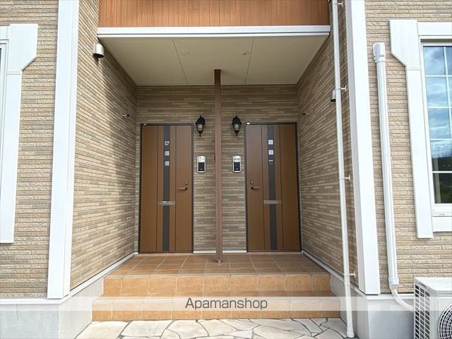 クレメントAの玄関写真