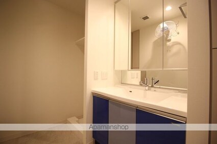 ロイヤルパークスＥＲ万代[2LDK/65.08m2]の洗面所