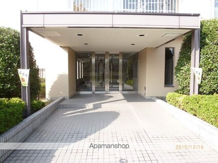 ベルヴィ草津[3LDK/70.2m2]のエントランス2