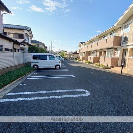 メゾン・ＳＡＷＡＹＡＭＡ[1LDK/37.13m2]の駐車場1