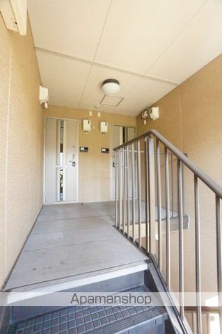 札幌市手稲区 2階建 築25年の玄関写真