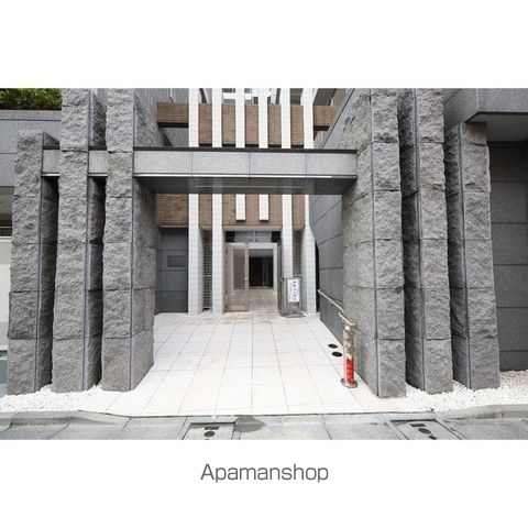エスティメゾン四谷坂町の玄関写真