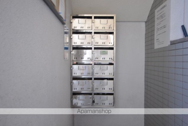 ビッグバーンズマンション東谷山の玄関写真