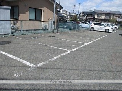 ウエストバレービレッジ[2DK/45.93m2]の駐車場1