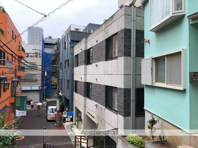 【新宿区住吉町のマンションの外観3】