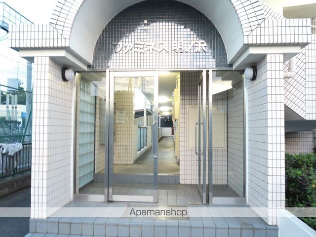 ファミネス明ノ沢の玄関写真