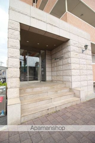 FRIEND COURT 岡山医大東の玄関写真