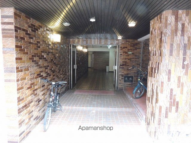 第5片山ビルの玄関写真