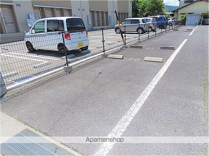 レオパレス松代海津[1K/22.35m2]の駐車場1