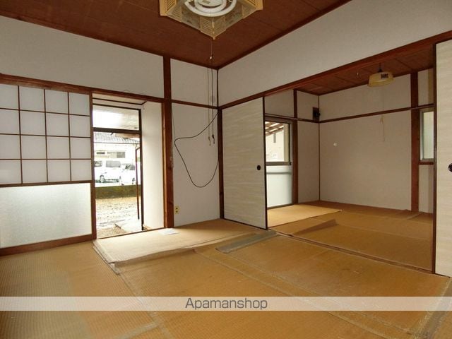 大坪貸家西側の内装写真