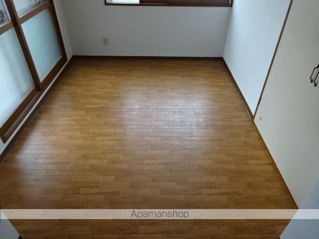 ロイヤルハイツ杉田の内装写真