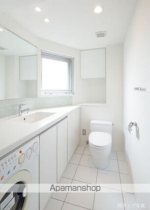 コンフォリア西新宿[1LDK/38.74m2]のトイレ