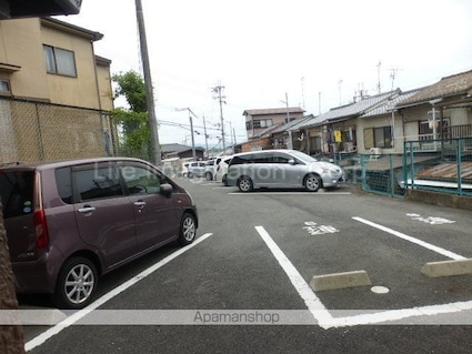 滋賀県大津市大江５丁目[1LDK/40.95m2]の駐車場1