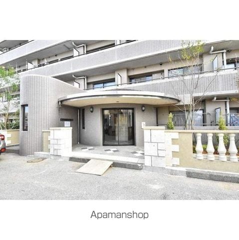 クレセントコートおおたかの森の玄関写真