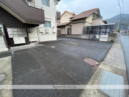 香川県高松市鶴市町[1DK/27m2]の駐車場