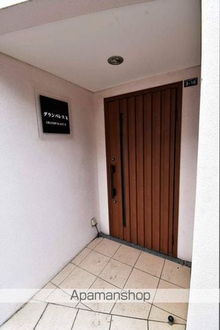 グランパレスKの玄関写真