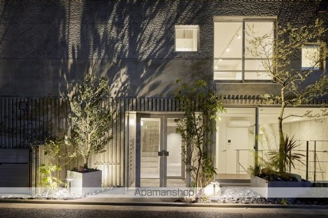 LEGALAND祐天寺の玄関写真