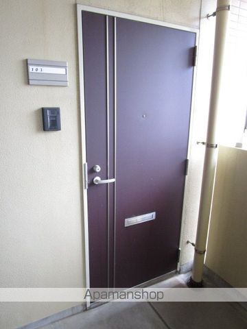 学校町ハイツの玄関写真
