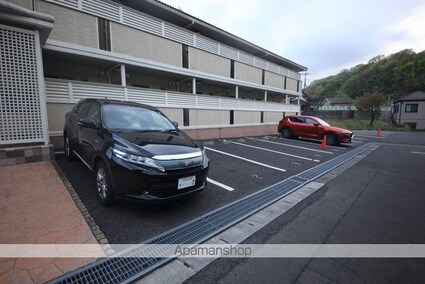オランジュ[1K/26.71m2]の駐車場