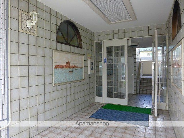 ウエストシャトーの玄関写真