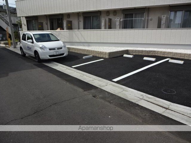 東京都日野市大坂上１丁目[1K/25.36m2]の駐車場1