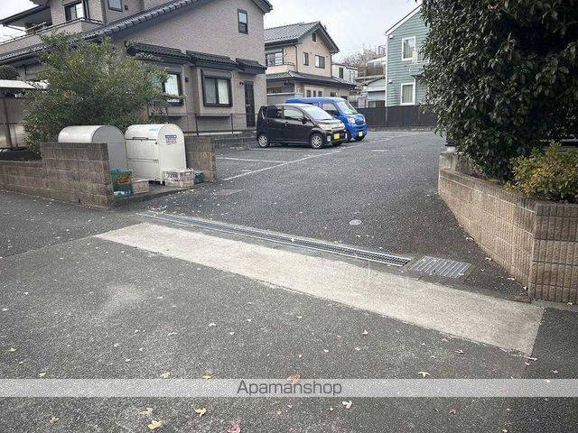 レオパレスメイプルヒルズの玄関写真