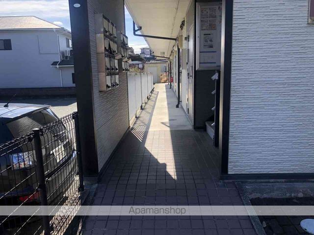 レオパレスグリーンヒルズ花園の玄関写真