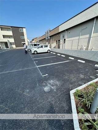 ＧＲＥＥＮ　ＧＡＢＬＥＳ　ＦＡＭＩＲＩＡ　Ｂ[2LDK/70.01m2]の駐車場