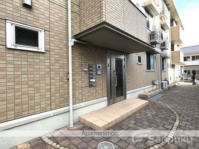 Y.サイレント ヴィラージュの玄関写真