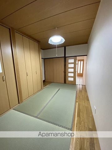 小春町テラスハウスIの内装写真