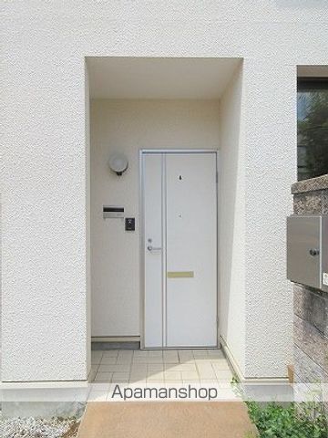 クルロス E棟の玄関写真