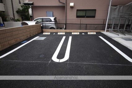 パークスクウェア八幡町[1K/27.54m2]の駐車場