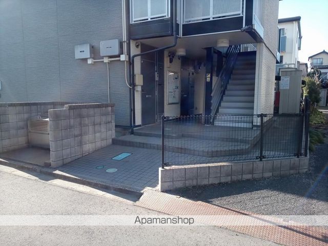 レオパレスファーレ8の玄関写真