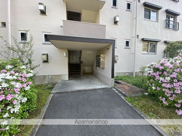 男山第2住宅109棟の玄関写真