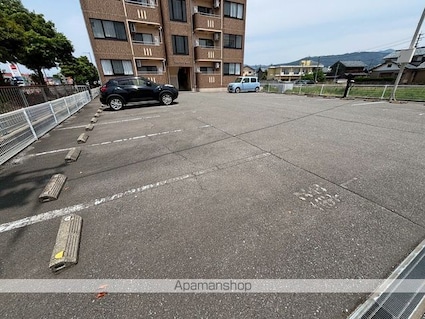 ブリリアントヒルⅡ[2DK/47.28m2]の駐車場