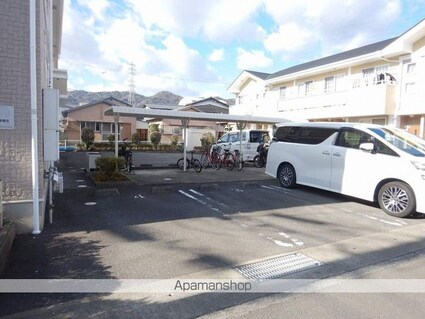 キャプリコートＡ[1K/35.98m2]の駐車場1