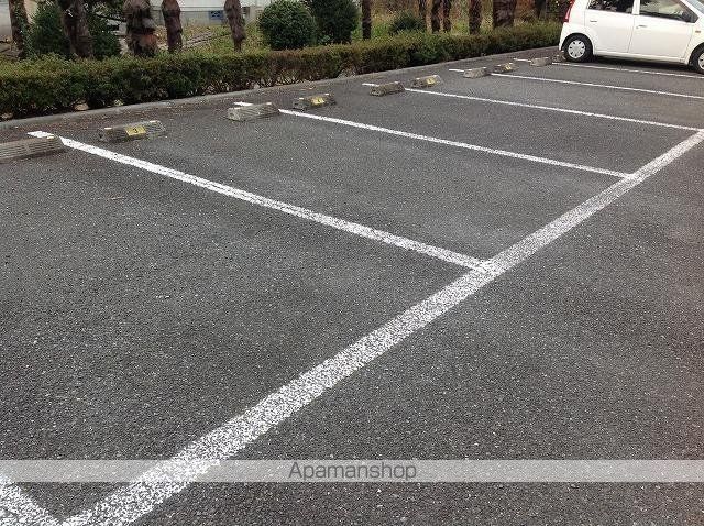レオパレスエスポワール[1K/20.28m2]の駐車場