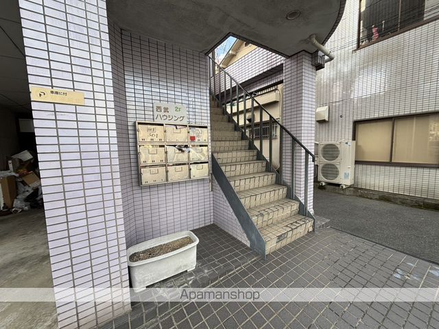 牧野ビルの玄関写真