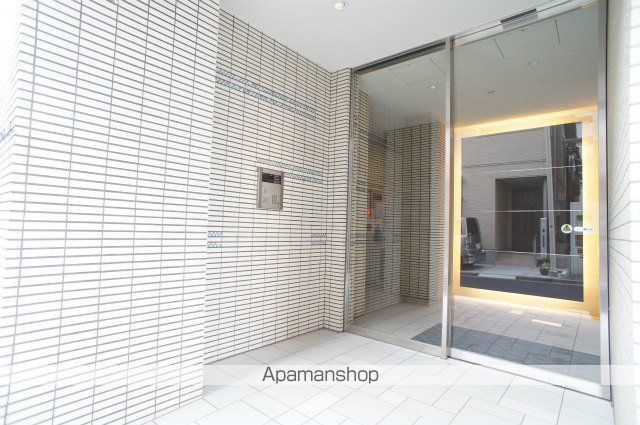 エクセラント横浜の玄関写真
