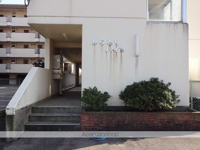 しらとりハイツの玄関写真