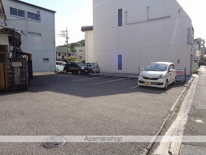 プラムガーデン[2DK/47m2]の駐車場